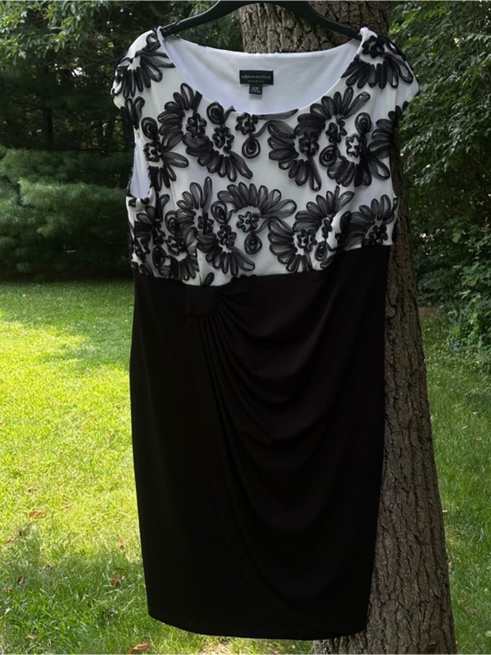 Connected Apparel Black & White Floral Ruched Appliqué Dress